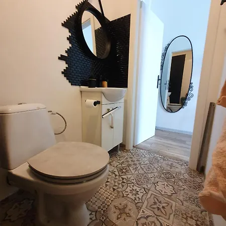 Metropolitan Next To Presidential Palace ブラチスラヴァ