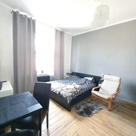 Metropolitan Next To Presidential Palace *