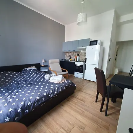 Metropolitan Next To Presidential Palace ברטיסלאבה